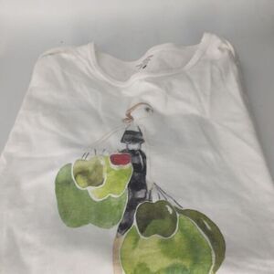 Jones of n.y.‎ t shirt with design.